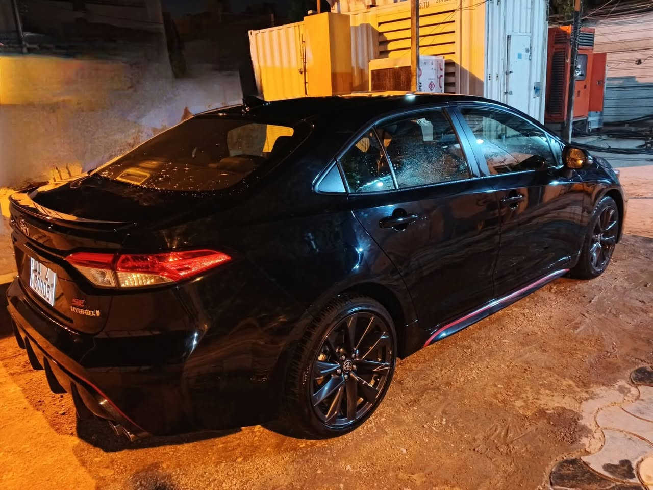 🚗🔥  كورولا هايبرد SE موديل 2023 وارد أمريكي
رقم بغداد 
ياباني أصلي
فئة Hybrid SE الرياضية
لون أسود ملكي
ماشية بس 33 ألف
محرك 1.8 هايبرد (بنزين + كهرباء)
گير أوتوماتيك CVT
دفع أمامي
صرفية بنزين نار 🔥 (اقتصادية كلش)
وضعيات قيادة (Eco / Normal / Sport)
✨ المواصفات: ✅ شاشة كبيرة
✅ Apple CarPlay & Android Auto
✅ كاميرا خلفية
✅ رادار + مانع تصادم
✅ تحذير خروج عن المسار
✅ مثبت سرعة
✅ مصابيح LED
✅ جنوط رياضية
✅ 4 فتحات شحن USB
✅ شكل رياضي (دبل إكزوز + دفيوزر خلفي)
📌 الحادث: حادث سطحي فقط
تم صبغ بنيد وجاملغ لا غير
❌ بدون دواخل
❌ بدون شاصي
📷 صور الحادث مرفقة 
السيارة وارد أمريكي
ياباني أصلي
نظيفة وجاهزة للفحص بأي مكان
💰 السعر: __160 $____
📞 الاتصال: __***********____
