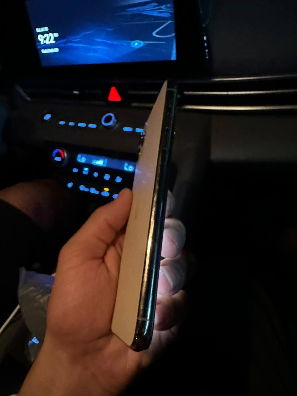 السلام عليكم 11برو ماكس اذكره 256
جهاز كله بلادي فقط مبدل شاشه 
فيس ايدي شغال نضافه فول كاميرات كلها شغاله 
الجهاز سعره 285
مكاني بغداد 
***********
