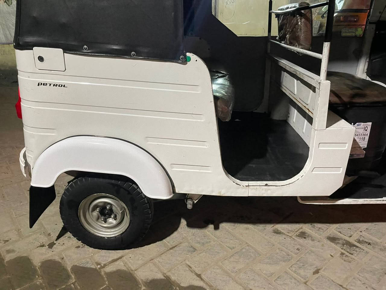 سلام عليكم تكتك 2020 رقم وسنويه بسمي بيه لغد مضروب ولبقيه كفاله عامه شوفت عينك تكتك دامه كامله لقم دبلات تاخذه كبل لشارع وترايه زيرو سعر خاص رقم ***********
