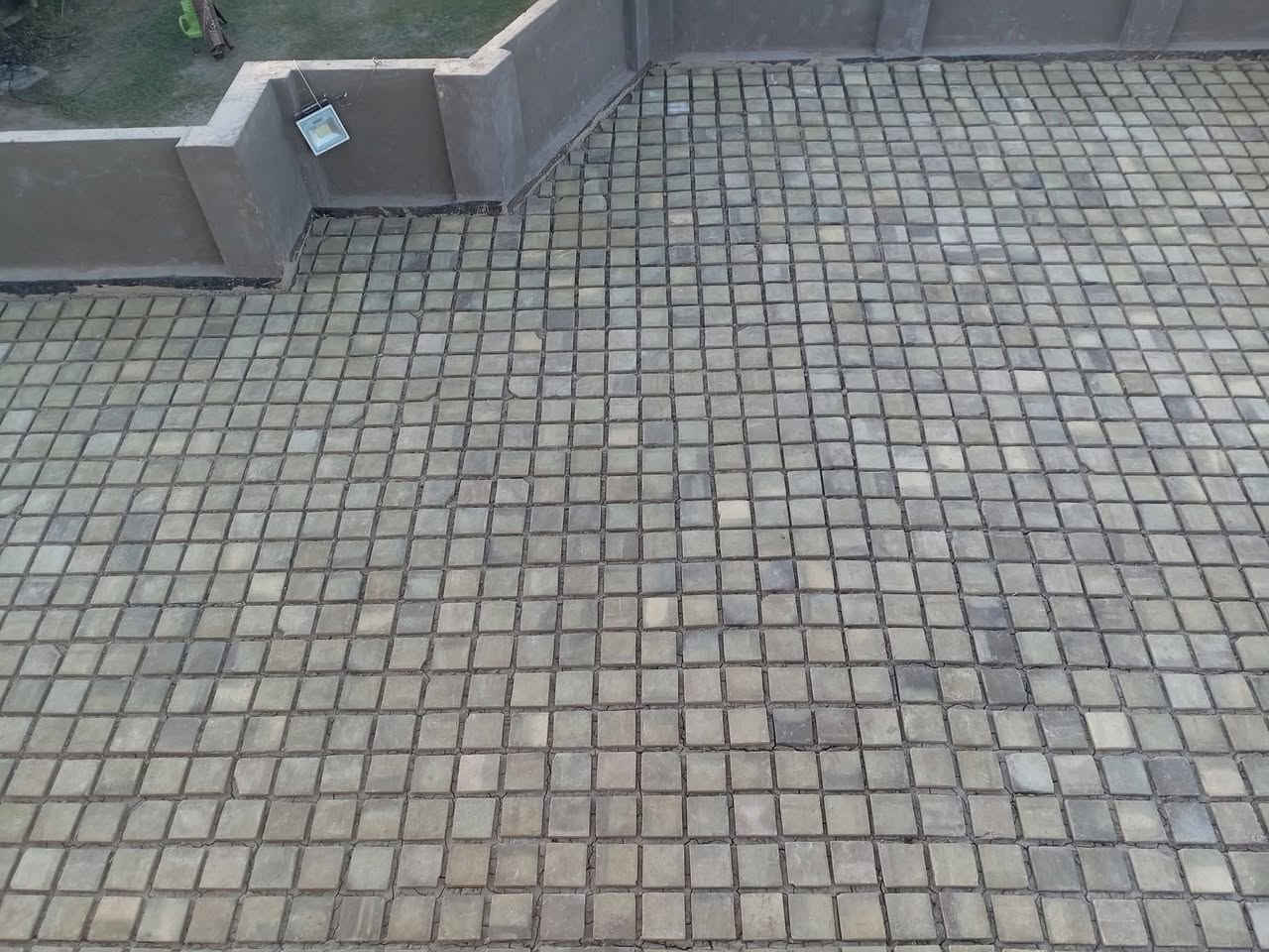 عملنا في تطبيك سطوح فرشي أو تشربت كادر جاهز وبلخدمه بأسعار مناسبة تصعيد مواد او تفليش ارضيه جدران تنظيف أنقاض تدخيل سبيس الاتصال على الرقم أو واتساب ***********
