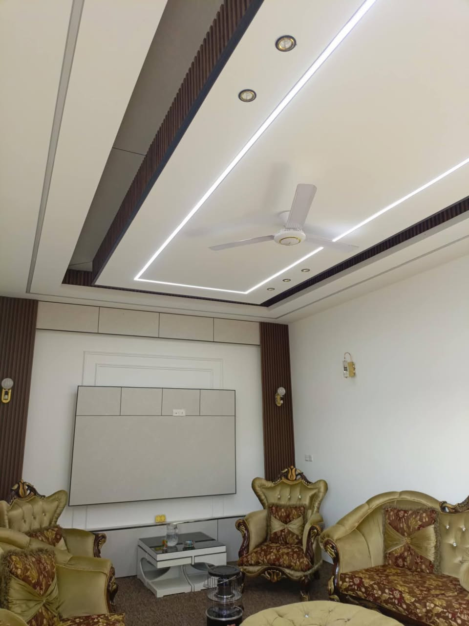 دار المساحة ٢٨٥ طابو زراعي سند ٢٥ الموقع حي الورود بسعر مناسب جدا للاستفسار الاتصال على الرقم *********** او مراجعة مكتب الديار شارع العلوة
