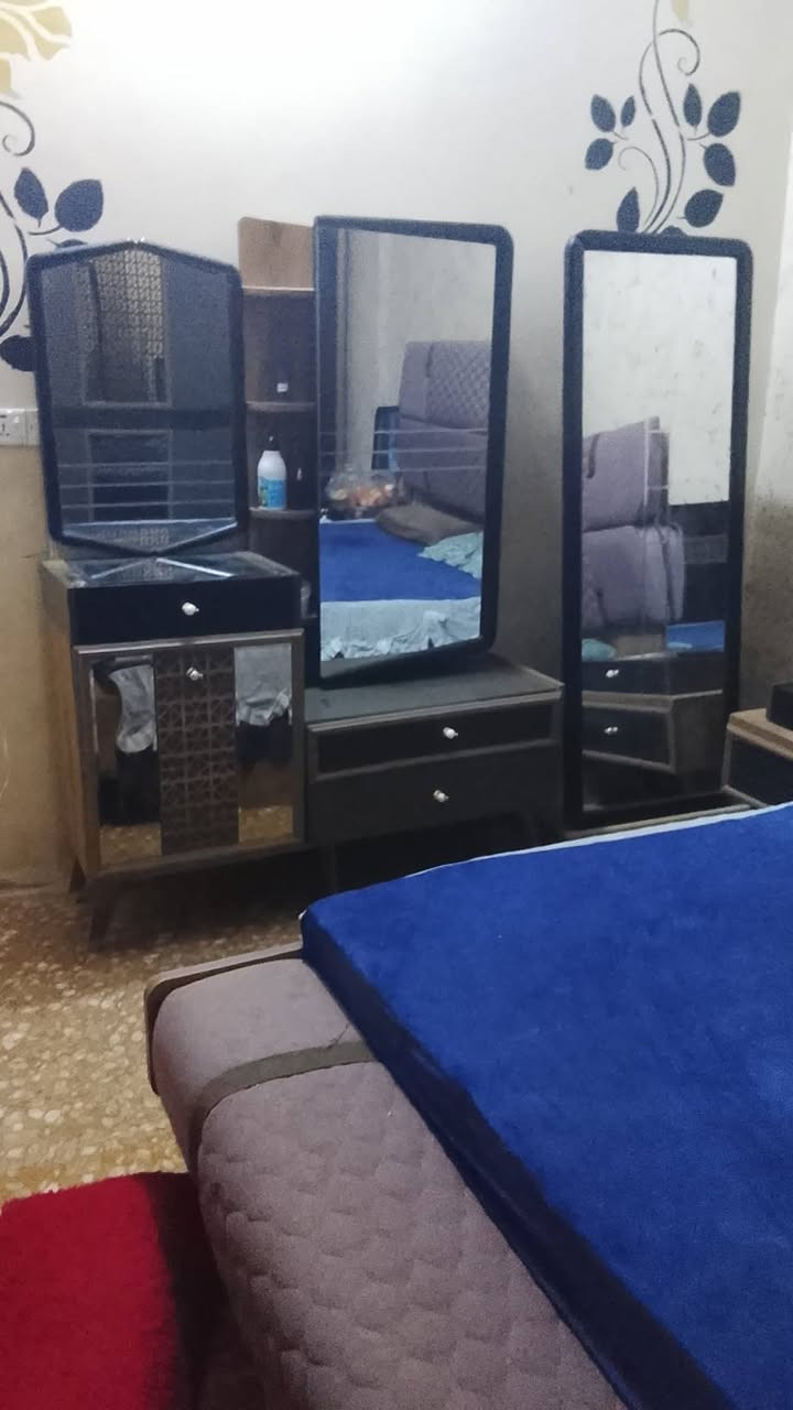 السلام عليكم غرفة نوم تركيا غرفة نضيفة المكان ديالى بعقوبه بهرز لسفسار تصل على الرقم *********** السعر  550 بيها مجال
