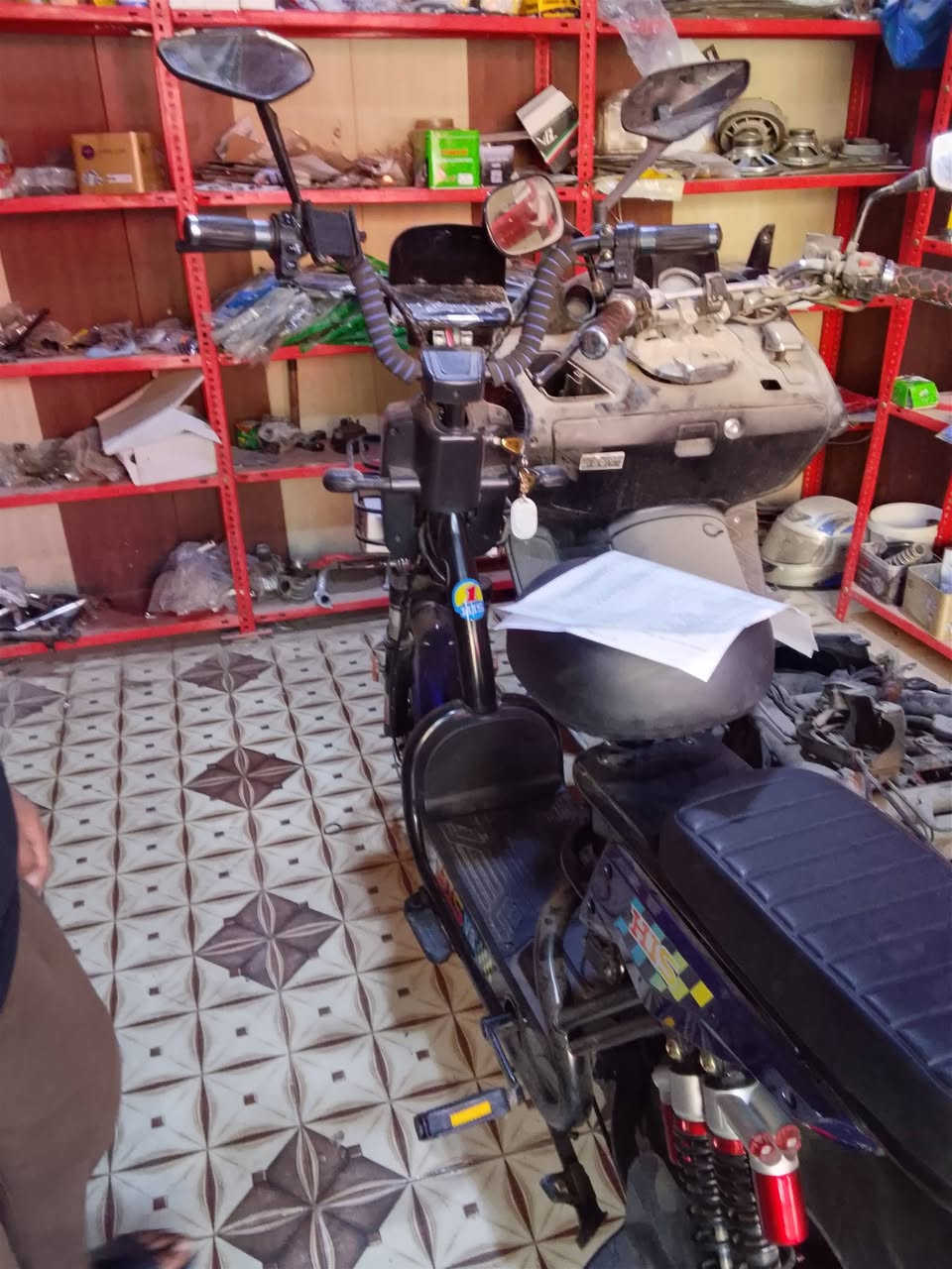 السلام عليكم دراجه شحن للبيع حجم 20 دراجه صار لها شهر ونص من طالعه فول مواصفات بصمتين سويتشين جهاز انذار بطاريات خمسه مكان ناصيه مركز اتصل على هذا الرقم ***********
