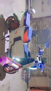 R9ماكس HIS للبيع الدراجة مكفولة اي ضربة مابيها   صار شهر من اخذتها موا...