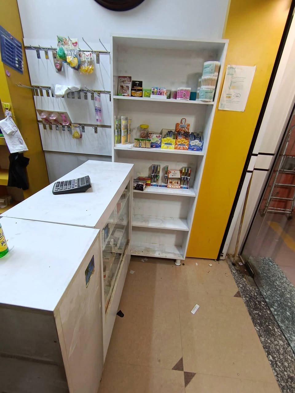 السلام عليكم ورحمة الله وبركاته
يوجد اثاث صيدلية مستعمل للبيع
التواصل على الخاص
الصور في التعليقات


**إذا كنت صاحب هذا الإعلان وتريد حذفه لأي سبب، رجاءا أرسل رسالة إلى الدعم الفني**