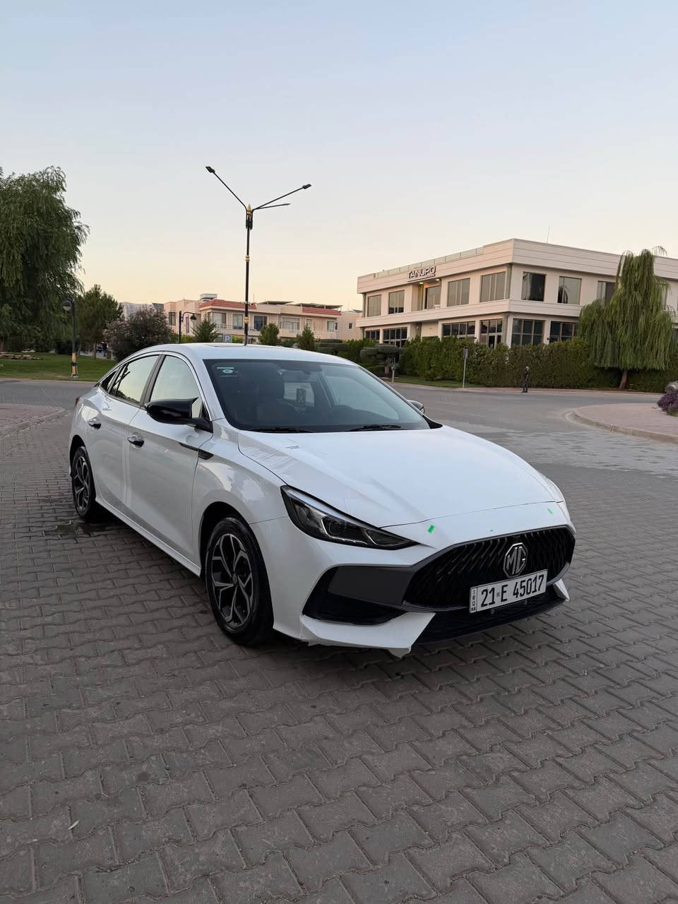 ⚜️MG GT 2024⚜️🧿 
مواسەفات: فول فول 
شاشە 
لایت لید و زینۆن
حاسە 
کامێرا
سوکان ڤۆلیۆم
برێک بەسمە
ئۆتۆهۆڵد
کوشن جلد
ئۆتۆماتیک و سپۆرت
تەنها (11000km) رۆشتووە 
کامل جوانکاری بۆ کراوە گاعی قاڵب KQD فەرشی سەرداژبڵ کاربۆن فایبەر باڵی سەر سنوق سکوبی جام 
ئاوێنە باتمان دەسکی دەرگا نیکلی سەرچەمەلەخ 

تێبینی : سەیارەکە تەنها ١١هەزار کیلۆمەتر ڕۆشتووە 
بێ بۆیاخ تەنها ٤ پەلە PDRهەیە لەگەڵ ٣ قەڵەم کاری بچوک دەعامیشی بۆیاخ نیە ئێرباگ سەکن تەقیوە بەشەرتی ئەوەی پێش و دوای هیچی پێوەنەبێ بێ دەعم و بێ زەربە 
ژمارەی مۆبایل : ***********
شوێن : سلێمانی 
نرخ.  102$مجال السليمانية, العراق
