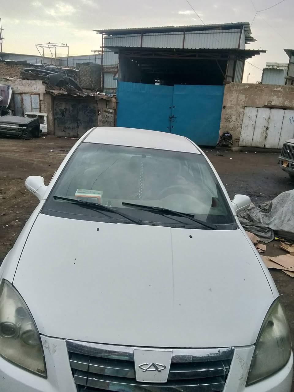 شيري اي 5  موديل 2009محور نحله 1800 اوتو تحوير مضبوط كلش صدر جديد هسه شاده شاشه كامرة تبريد شغال السياره كشرها حلو ضربه مابيها مصبوغه حزام للجماليه غرفتها ابلاديه  عارضها ب 40 للاستفسار ***********
