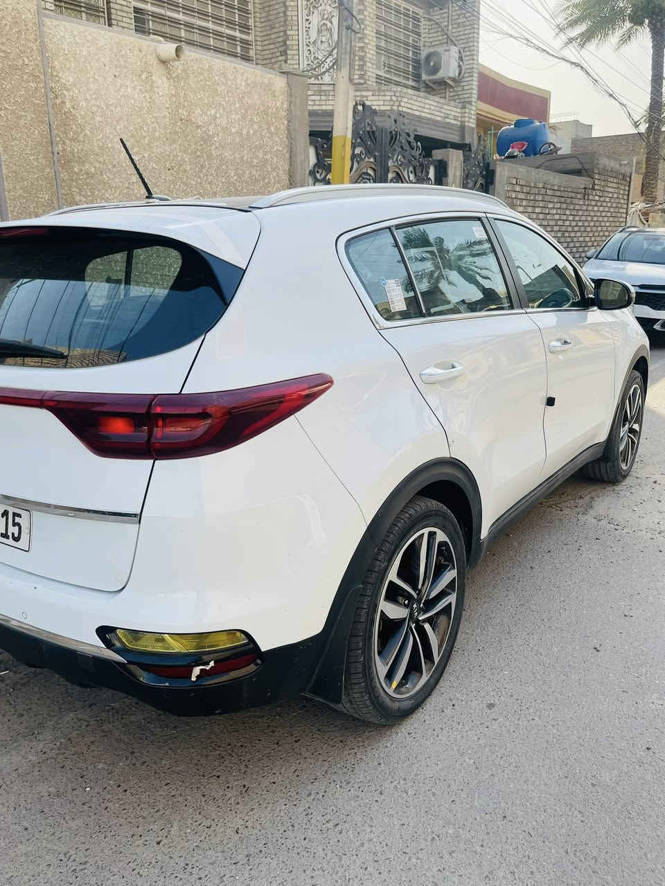 السلام عليكم من رخصه الادمن سبورتج 2019 خليجي بأسمي رقم إنكليزي بغداد مواصفات بنوراما تحكم إستيرين جهتين مري شفط إشاره بالمري مود درايف 3 وضعيات اضاءه داخليه لد شاشه حساسات أمامي خلفي العنوان بغداد رقم الهاتف *********** ملاحضه باب خلف السائق بس طخه ما مصلح كما موضح بالصور السعر 193$
