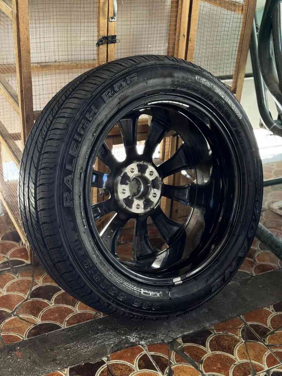 سبير سورنتو جديد للبيع 
كامل هوة و الكب و الولف و الحساس 
بي شخوط بسيطه بالويل مثل ما موضح بالصور 
🟢سعرة 200 الف 🟢 و بي مجال 
***********
