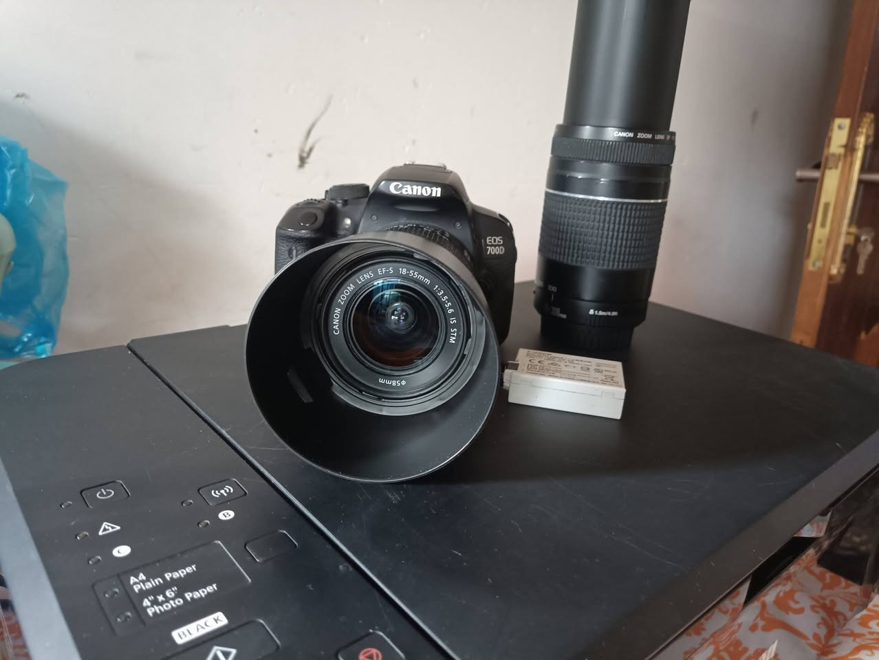 السلام عليكم
كانون 700D EOS
عدستين ٥٥
زوم ٧٥-٣٠٠
بطارية وحدة
 وشاحن وجنطة 
ورام ٣٢ اصلي 
#بيع او #مراوس بدرون dji

***********
متوفر واتس اب ومسنجر ووين ماجان متوفر
