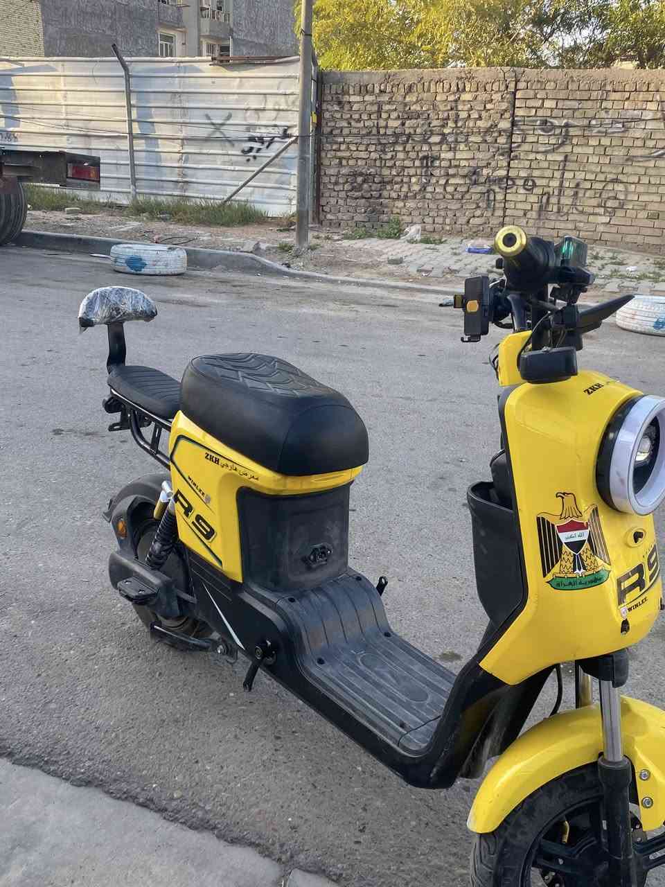 دراجه شحن r9 2026
ديجي خارجي 
ملف ابلادي
بطاريات وينلي ١٦ امبير
عقل ابلادي
بس تاير خلفي رايدله تبديل كل يومين تنفخه 
تواصل ***********
