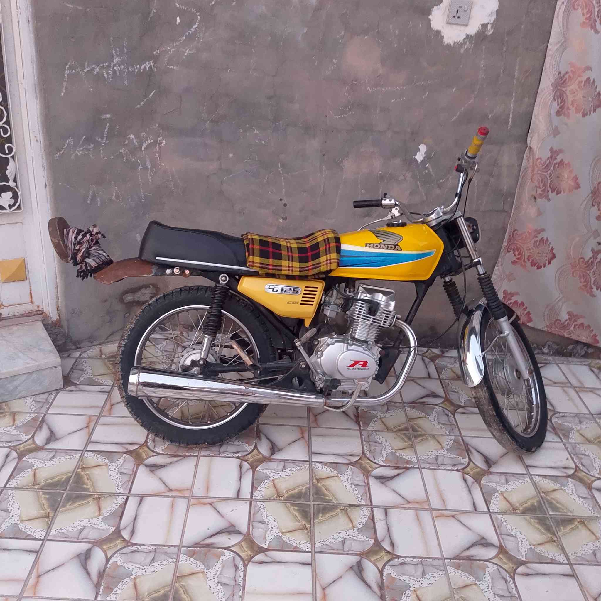 السلام عليكم دراجه للبيع سعر 600 مجال عنوان اوراق سوري ***********
