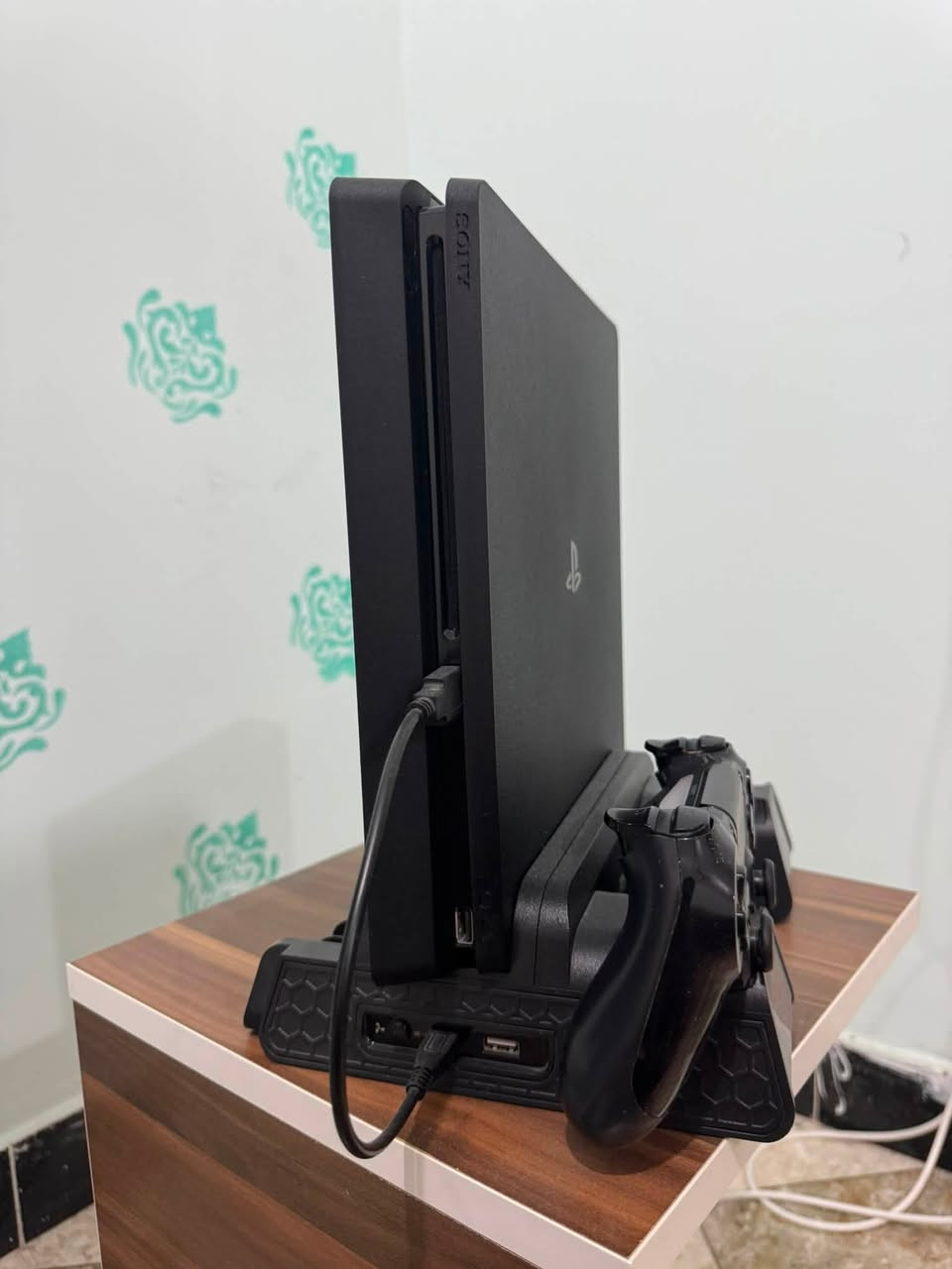 للبيع  ps4 slim سعة تخزين 500GB مع كامل الملحقات الاصلية جهاز نظيف ما مفتوح مع ستاند تبريد و شاحن جويستك 

للبيع xbox series s سعة تخزين 512GB مع كامل المحلقات الاصلية جهاز مستخدم فقط 5 مرات مضموم مع ستاند تبريد و بطارية جويستك الرسمية من XBOX 

أخوان قطعتين نظيفات شكد ما تتصورون محافظ عليهن كلش هواي الي يحب يستفسر عن السعر او اي تفاصيل ثانية موجود خاص و موجود واتساب اتصال ***********
