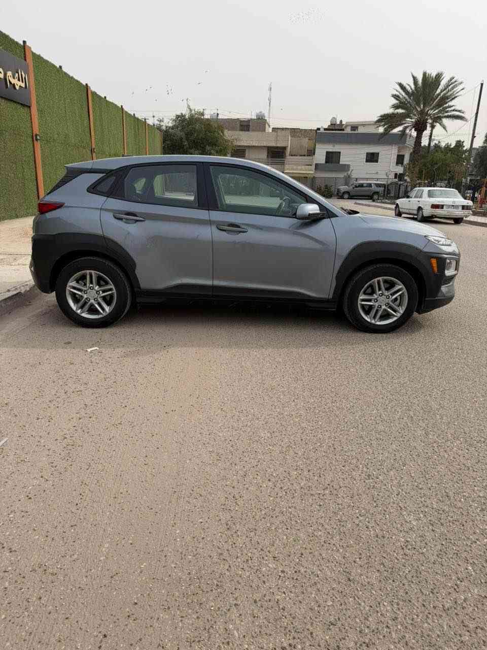 السلام عليكم اخوان هونداي كونا للبيع AWD 2021
ضررها واضح شبر بالصندوق صبغ وشبر بالجاملغ الخلفي وشويه بالباب والباقي مكفول من الصبغ بشرط السياره جديده ومال بيت و صور ضرر موجوده مع صور ايرباكات كل سليم
حجر بيئة بلادي شركة
مواصفات
شاشة كبير
كاميرا 
رادار
ويل كب
لايتات ليد
تحديد المسار
تحديد السرعة
نظام سبورت
نظام ايكو
دبل اكسل AWD
بلاجكتور
سعر 143$ 
للاستفسار الاتصال ع الرقم *********** 
مكان السياره بغداد اليرموك الاربع شوارع بغداد, العراق
