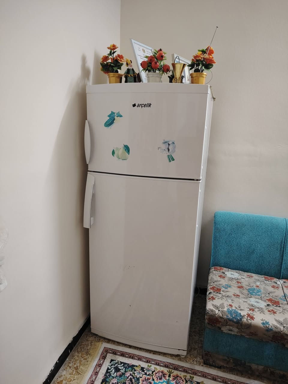 ثلاجه للبيع جديده حيل درجه اولئ اي عطل مابيها السعر ٢٥٠ الف للاستفسار  ***********
