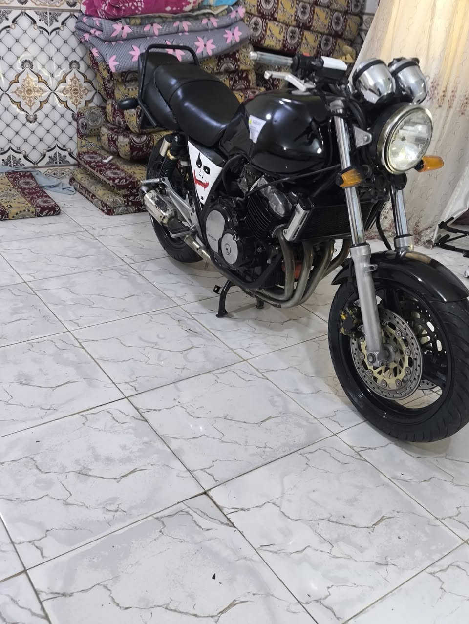بيع مستعجل جوه سوك هوندا سي بي فور 400 16 ولف مكينه ناعمه وتخبل دراجه جاهزه شرط فصله وبطناش بل 1,2,3 معدل 180 شرط دراجه جديده ومداريها بل عافيه عل يأخذه دراجه كفاله سعر ب 10 شراي يتواصل وبخدمته *********** مكاني ناصريه مركز
