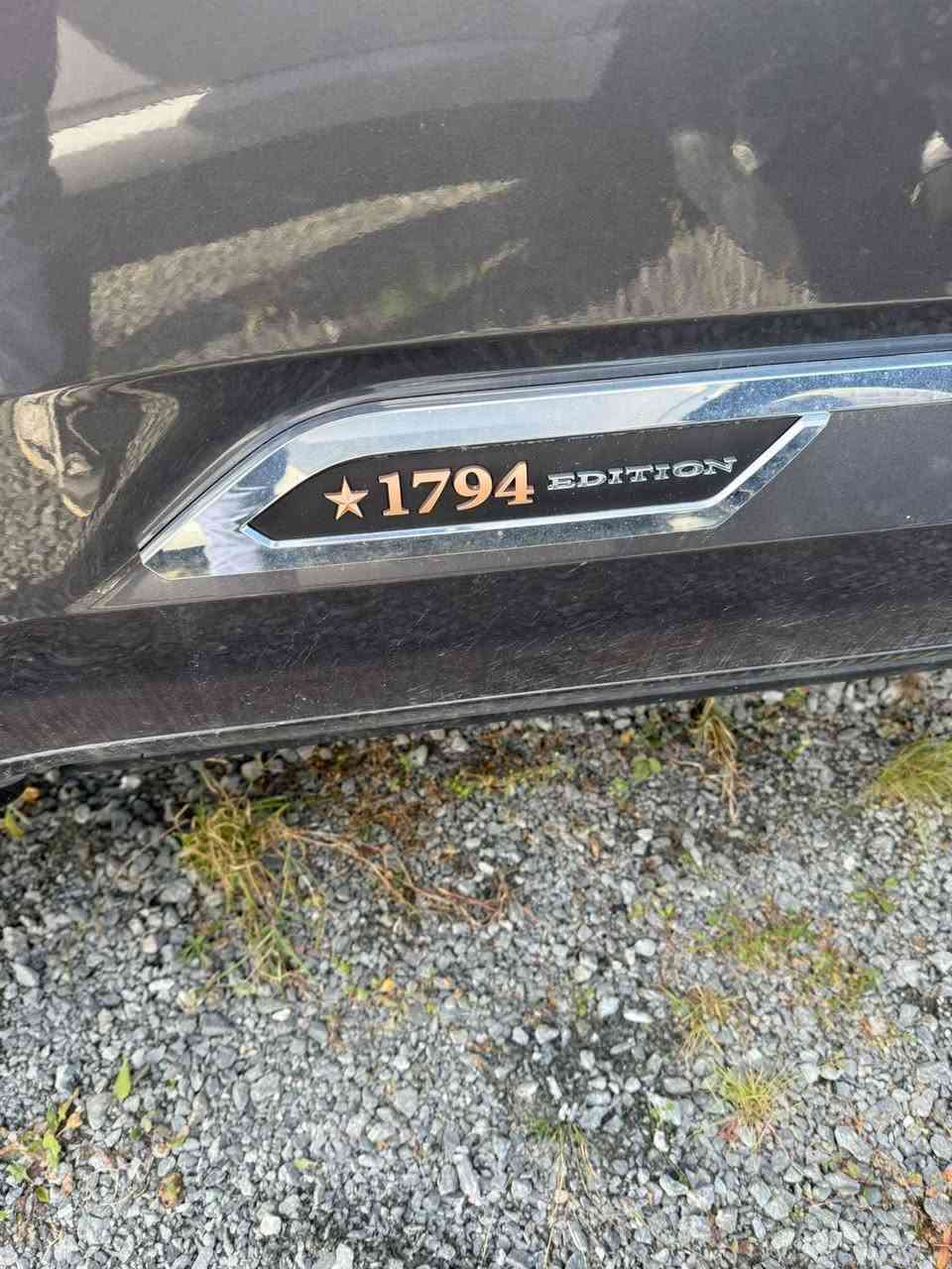 السلام عليكم 
صلو علئ النبي 
تندرا 2024(ادشن 1794)فول الفول 
بدون شاصي بدون ايرباك 
على حادثها موجودة بغداد 
سيارة 5كامرات حساس امامي خلفي 
جكات بلاد 
الاستفسار 
***********
***********
