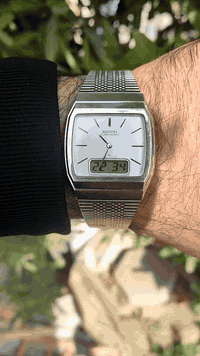 ساعة كوارتز ريكو  قديم (Vintage) ⌚
ياباني الصنع 🇯🇵🇯🇵 يعمل بنظام عرض تناظري ورقمي (Ana-Digi). 

تفاصيل الساعة💎

العلامة التجارية: ريكو (Ricoh).
الحركة: كوارتز، اليابان.
الميزات: تتميز بوظائف التنبيه (Alarm)، وعرض اليوم والتاريخ، وكرونوغراف.
المادة: مصنوعة من الفولاذ المقاوم للصدأ بالكامل.
الحالة: الساعه مستعملة وبحالة جيدة وتعمل بشكل كامل. 

السعر 85 
يوجد توصيل لجميع المحافظات العراقية 💜


**إذا كنت صاحب هذا الإعلان وتريد حذفه لأي سبب، رجاءا أرسل رسالة إلى الدعم الفني**