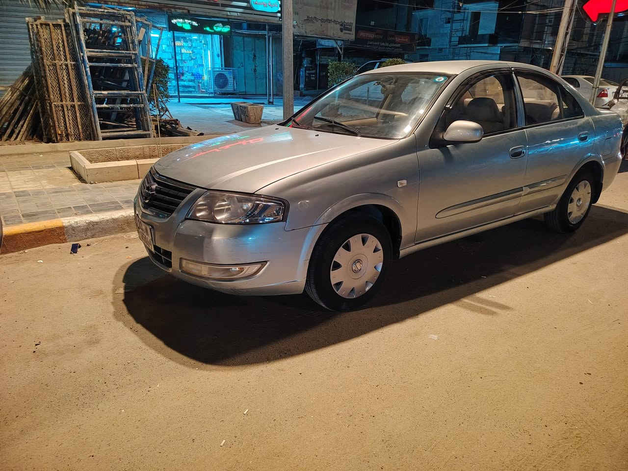 نيسان سني موديل 2007 محرك كير اوتو وتبريد بحاله جيد جدا السعر 82 مكان بغداد منصور ***********بيه صبغ جاملغ ات خلفيه بدون داخل
