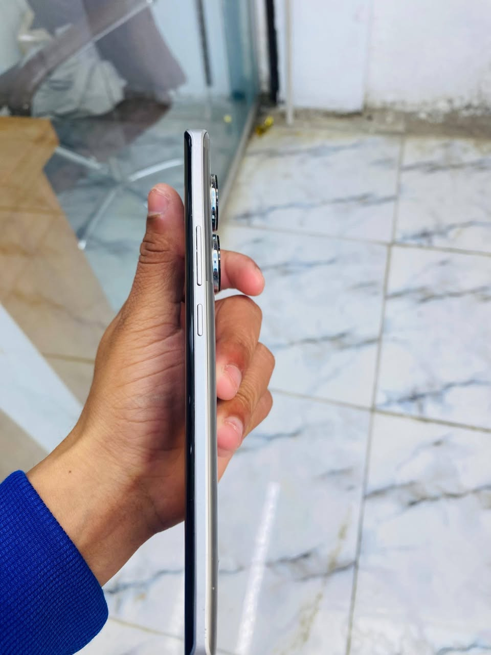 فقط بيه فطر ناعم للمراوس وياايفون13رقم***********
هاتف ريلمي مستعمل  Realme gt 6
Snapdragon 8s gen 3 

Ram : 24 gb 

stockage : 256gb 

الشاسة نوع: LTPO AMOLED 120 hz +1.5k 6000 nits
ببجي120 فريم
الكاميرات :
الكاميرا الخلفية:
50MP رئيسية مع OIS
8MP واسعة (Ultra-Wide)
تصوير فيديو حتى 4K 60fps مع مثبت بصري
 
الكاميرا الأمامية: 32MP تدعم تصوير 4k 

البطارية والشحن : 
البطارية 5500 mah 
يأتي مع شاحن 120w يدعم سوبر شارج
