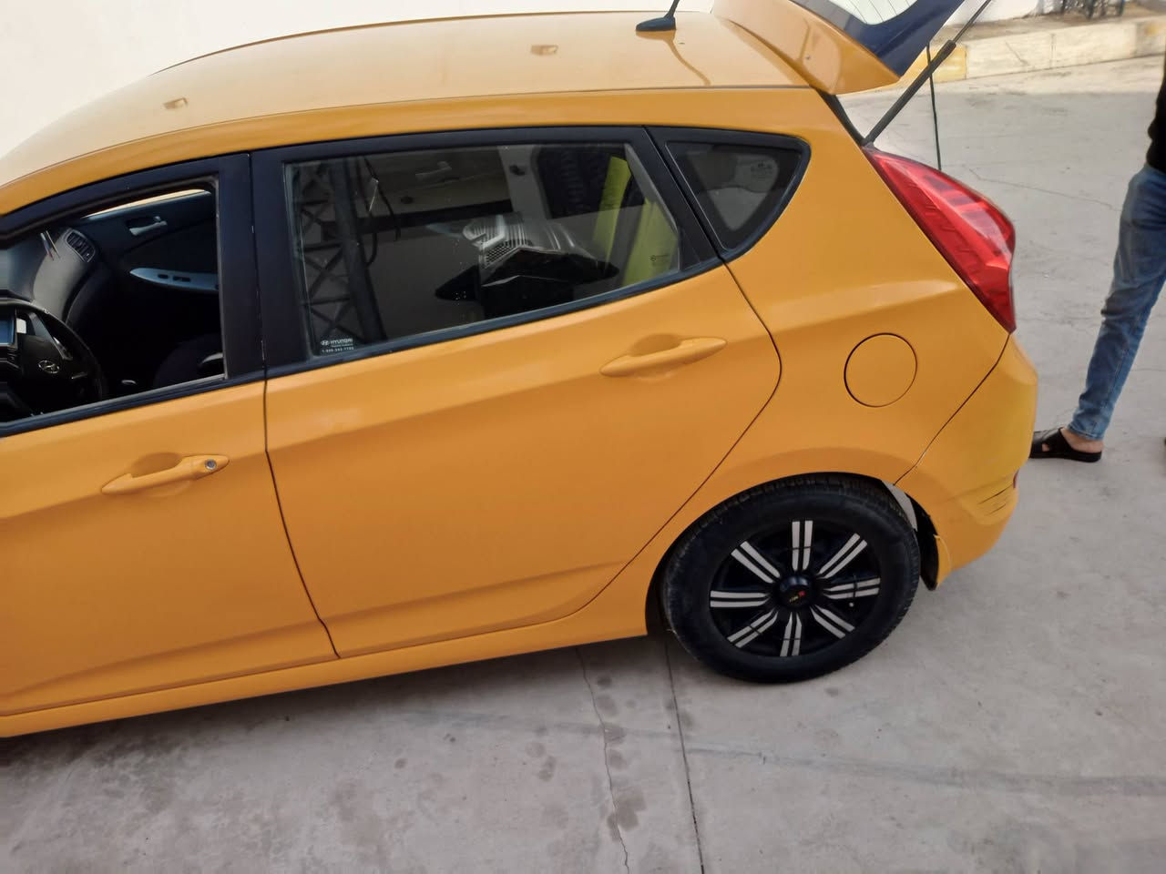 اكسنت هونداي ٢٠١٢ كير محرك لوك ما مفتوحات محرك حجم ١٦٠٠  . كير اوتو . دفتر بانزين موجود رقم كركوك مشروع وطني سنويه لل ٣١ نقابه و غرامه مصفره كامل تبريد ثلج تدفئه شغاله . ضررها جاملغ تعديل بارد فقط . السعر ٨٢ و بيه مجال. ***********
