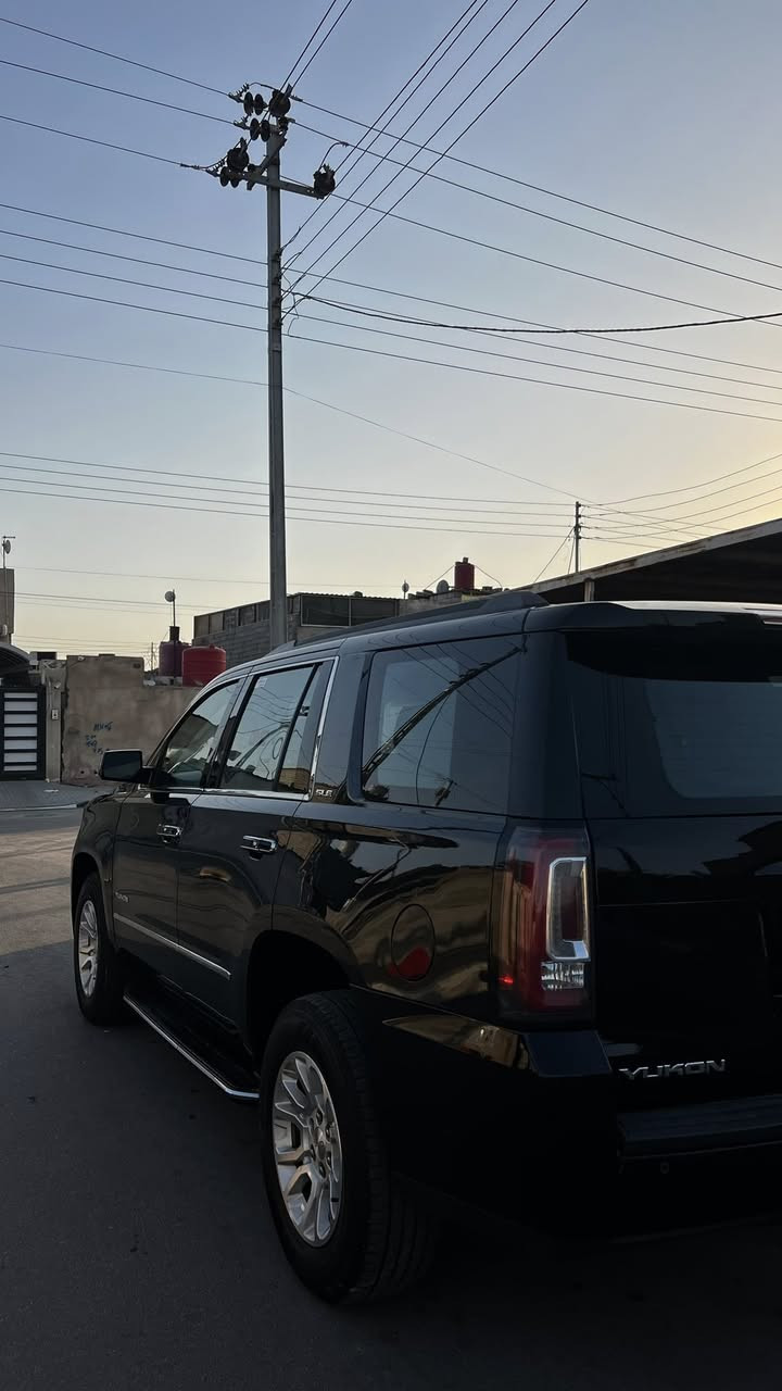 السلام عليكم 
يوكن للبيع الموديل 2018
السياره خليجي مكفوله كفاله عامه ماعده بارد قليل موضح بل فحص والباقي كله كفاله 
السيارة مغلفة ppf حماية السياره كلها 
السياره كير مكينة بل كارتون السياره ما متعوبة تجي وتشوفها احلى من الصور ماشيه 135 كم مواصفات sle معروفه باب كهرباء كراسي كهرباء دواسات بانزين كهرباء ومرايات شفط السياره حساسات تشغيل عن بعد شاشه جبيره قاصه وبيها بـَـعد مواصفات هوايه بيها لايتات زنون كلش قوي عالي ناصي غرفتها نضيفه دوشمه جلد قبل 6 اشهر مشتري تخم ترايات جديد السياره ما ناقصها شي يعني تاخذها ما تذب عليها ربع السياره رقمها بغداد باسمي تحويل ثاني يوم 
السعر ب 370 وبيها مجال قليل مكان السياره البصره الزبير
للتواصل والاستفسار اكثر اتصل على الرقم ***********  #تاهو #يوكن #بيع #شراء #العراق #البصرة #بغداد
