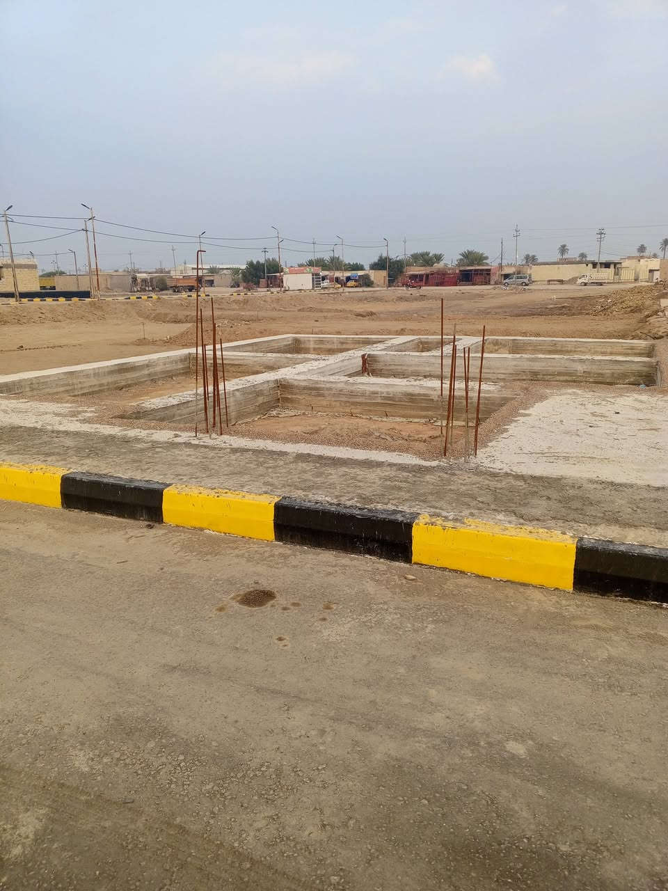 السلام عليكم يوجد بتلو مساحه 120 متر ركن على شارعين مجمع الشطاوي وراء حسينيه ال حمزه مباشر قريب للولايه قريب المدارس سند 25 طابو مداور ثاني يوم باسم المشتري 
للبيع سعر تفاصيل الرقم  *********** واتساب موجود
...***********
