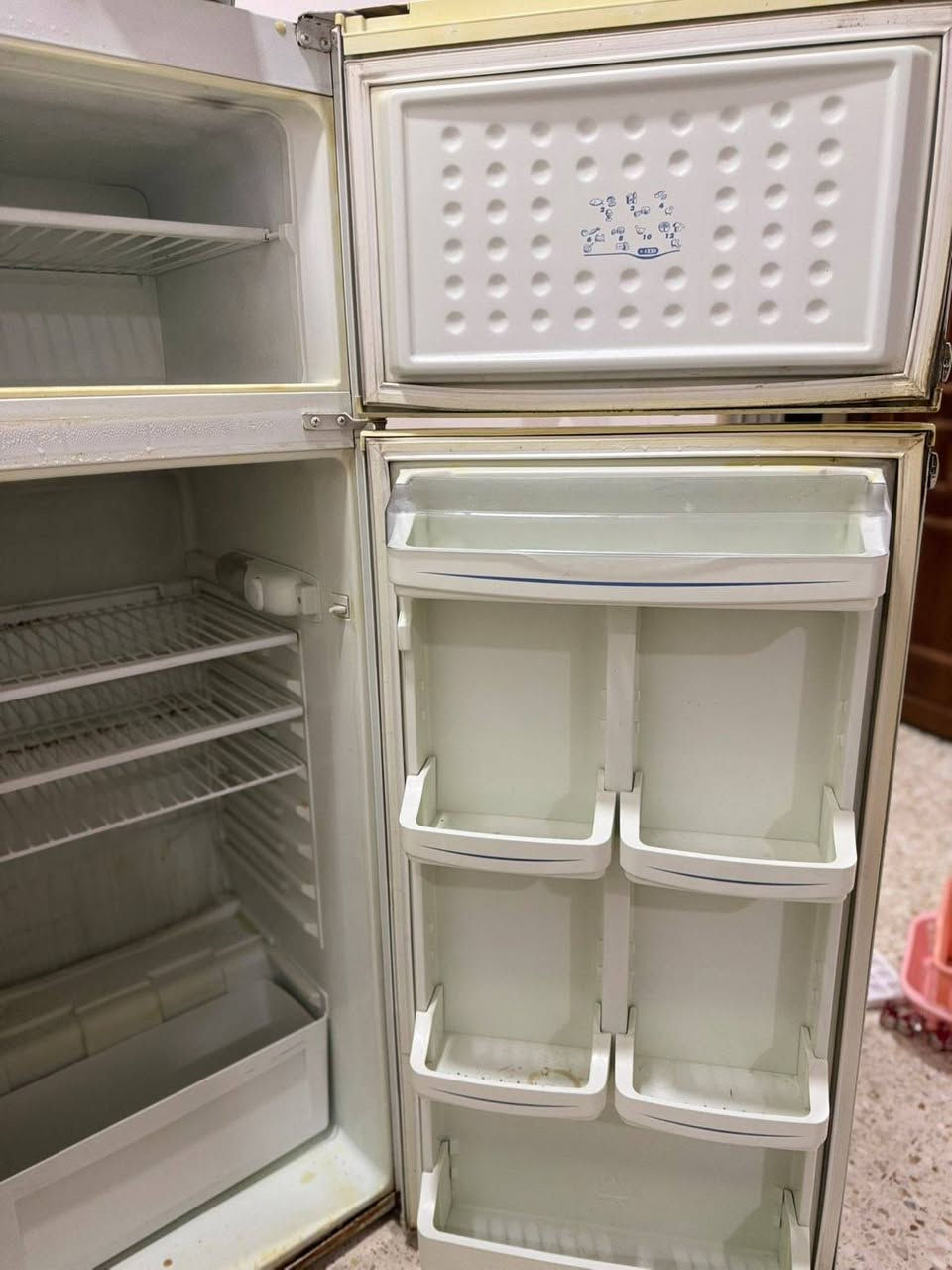 ثلاجة نضيفة حيل وضع شركة الحجم وسط السعر 100وبيها مجال
مايكرويف نوعية سانيو نضيف وشرط الشغل السعر 55


**إذا كنت صاحب هذا الإعلان وتريد حذفه لأي سبب، رجاءا أرسل رسالة إلى الدعم الفني**