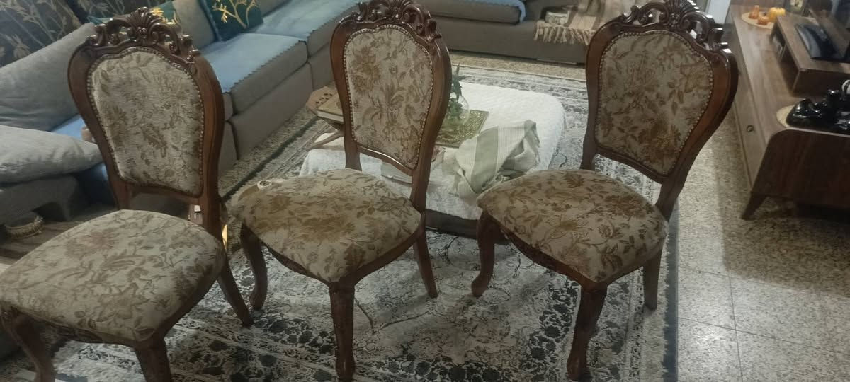 السلام عليكم 

ميز طعام (صاج زان) درجة أولى مع اربع كراسي للبيع.... 
السعر (300) ألف وبي مجال سعر الجديد 700 دولار.


**إذا كنت صاحب هذا الإعلان وتريد حذفه لأي سبب، رجاءا أرسل رسالة إلى الدعم الفني**