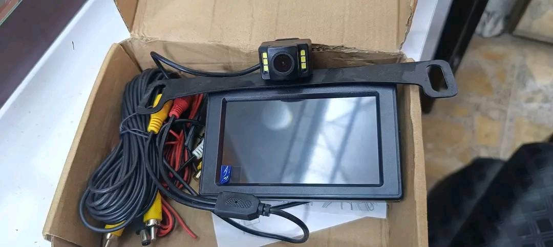 شاشة مع كاميرا ليلي ونهاري فلاش كامل ملحقات متوفر توصيل للحجز واتساب ***********
