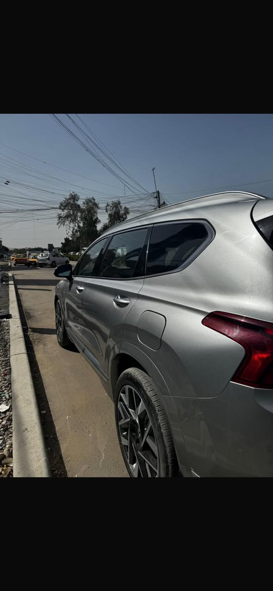 الهم صل على محمد وآل محمد
السلام عليكم 

للبيع هيونداي سنتافي 2022 فئة ( كالكرافي 1/1 ) 

فول مواصفات (VIP) اعلى خط انتاج🔶

2022 SANTA FE Calligraphy

 

🛑السيارة رقم بغداد  بأسمي   (

ماشية :80 الف 

السيارة مكفولة من التعديل و الصبغ و الايرباك

كير و محرك و كهربائيات كلة بلاد مكفول

حادث السيارة بسيط جداً()  

المواصفات :

محركها 2500 " توربو 281 حصان (اقوى عزم من الستة سلندر و اقتصادي)

  كير  ٨ نمر  دبل كلج 

1- تشغيل بصمة و تشغيل عن بعد

بصمة دخول و بصمة خروج

السيارة تتقدم و تترجع من البصمة

2- فتحة سقف بنوراما 

سقف كنتارا

3- _4_كامرات 360 درجة

4- _12_ حساس و رادرات 360 درجة 

خاصية الاوتو بارك 

رادار امامي خلفي توقف ذاتي رادار جانبي تنبيه و نقاط عمياء

5- جميع الكشنات كهرباء 

جميع الكشنات جلد

كشنات امامية تدفئة تبريد 

الكشنات الخلفية تدفئة

كشن سايق خزن وضعيات

مع بردات خلفية بلاد

6- اشاير بالمري

مري شفط 

مري قلاب مع البك

7- شاشة كبيرة معَ نظام سماعات هارمن كاردن 16 سماعة

مع نظام Apple CarPlay, Android Auto

ايضاً انارة محيطة داخل السيارة متغيرة الألوان 

مع نظام شحن وايرلس للهاتف

ايضاً اوامر صوتيه

8- اربع انظمة قيادة (سبورت ،كومفورت ، ثلجي ، سمارت)

عداد السرعة في شاشة السائق يتغير حسب نظام القيادة

مع نظامHTRAC ( الدفع الرباعي)

مع نظام نزول المنحدرات

9- هاند بريك بصمة

نظام اوتو هولد

10- داتشو بالجامة الامامية للسائق لعرض السرعة و تحذير المسارات

11- لايت امامي اربع عدسات زنون عالي ناصي مع لد نهاري 

بك لايت لد 

اشارة ترحيب عند الاقتراب من السيارة

12- صندوك شفط كهرباء ايضاً فتح تلقائي 

14- كامرات اشارة في شاشة السائق 

15- ويل كب حجم 20

16- نظام اطفاء و اعادة تشغيل الاقتصادي في الأزدحام 

17- تدفئة بالستيرن ، شفتات بالستيرن

المواصفات ما تخلص بيها بعد 

للتواصل على 
***********
