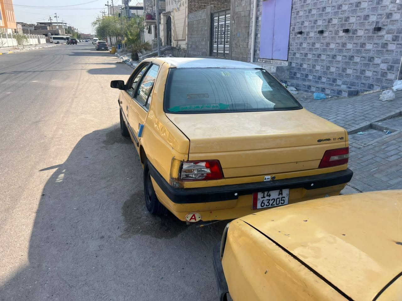 سلام عليكم للبيع سياره بيجو 405 نظيفه حيل موديل 16 سنويه لل29 مصفره هيئه وغرامه تبريد ثلج رقم دولي حداديه جديده كير يخبل مكينه توه بدت تبخر سعرها 35 مكاني بصره القبله متواجد ع فيس وتصال واتساب ***********
