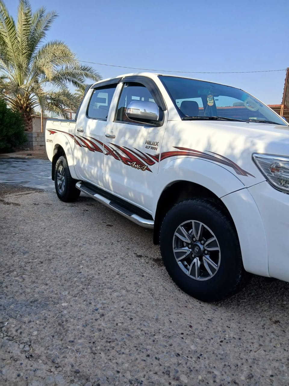 السلام عليكم  هايلوكس فورويل للبيع موديل ١٤ رقم بغداد وهزه جديده بسمي تحويل مباشر سياره جديده سونره بلنشر وبلاديه مكينه ما مفتوحه تخم تاير جديد سياره وتماتيك حداديه جديده المكان صلاح الدين بلد  للتفاصيل أكثر على الرقم ***********
