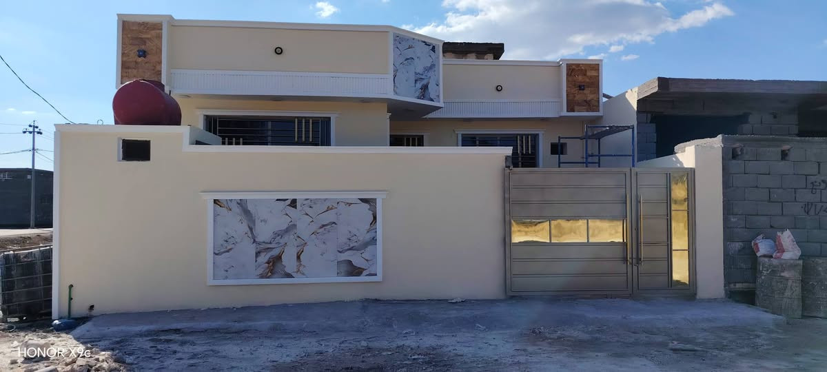 سلام عليكم بيت بحي الصحه مساحه200 واجهيه عل شارع بنيان درجه اوله سعر 80وبي مجال بشي بصيط رقم ***********
