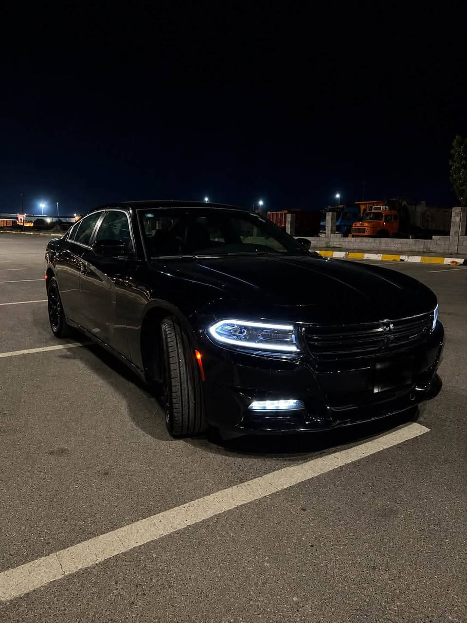 السلام عليكم

جارجر 2015 sxt

كلين تايتل حتى الدعاميات بدون قطرة صبغ

وارد كندي 

ماشيه 69 حقيقي

تو ويل 

رقم بغداد بأسمي تحويل مباشر

السياره نظيفه كلش 

تخم تاير وباتري جديد

للاستفسار ***********
