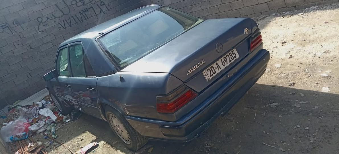 سلام عليكم  مارسدس دبه 300 مكينه 3000فقتي شرط مكينه وكير بجيس مديل88 رقم دياله انكليزي جديد تحويل ثاني يوم سياره بسمي 
شواصي سليمات قواعد دبل سليمات براكيت سليم  
كهربايات كله شغاله 
تخم تايرات امامي خلفي جديد
تبريد كامل جديد مشتغله بيدي قبل شهر  طك عندي الفريز او عفته ما سويته السعر 43 لا تخابر اذا ما تقره تفاصيل
رقم ***********
