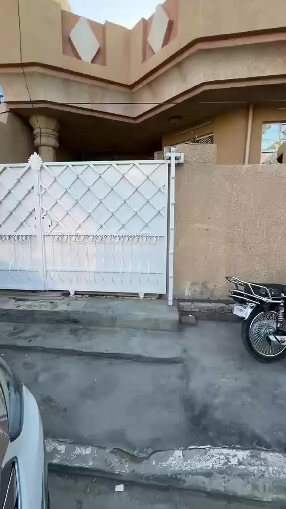 بيت للبيع الموقع الجيش الشعبي ( حي النور)  قرب الحسينيه و شارع السجاد  مساحة 150 متر مكون من  استقبال كبير 
وغرفة نوم ومطبخ وصالة كبيرة  بيتونة كبيرة وحمام ومرافقين داخلي وخارجي  بناء حديث جدا سقف عالي الموقع استراتيجي بالقرب من الروضة بسعر مناسب جدا ولقطة 

***********
***********
