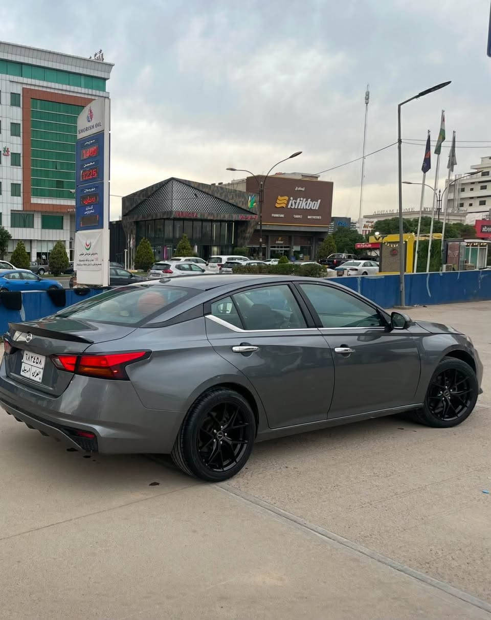 نیسان التیما  ٢٠٢٠ 

مواسفات: S
بەسمە و شغال
ئەپل کارپلەی و ئەندرۆید ئۆتۆ
سیستەمی زیرەکی ئاگادارکردنەوە لە پێکدادانی پێشەوە
وەستانی ئۆتۆماتیکی لەناکاو لەکاتی پێویست
سیستەمی  زیرەکی رێگریکردن لە لادان لە جادە
Cruise Control تحدید سرعە
لایێتی ئۆتۆماتیک 
FWD
ویل 18 ئینج ریم
----
دوو پارچەیی بۆیاخە، ناوەراستی هەردوو دەرگای سایق و بستەک لە بۆنێت.
وارد ئەمریکی
مەکینە و گێر بەشەرت
هیچ ئێرباگی نەتەقیوە
٦٠ میل رۆیشتووە
رقم اربیل بە ناوی خۆم، سەنەوی تا ٢٠٢٦ مانگی ٩
نرخی ١٤٩وەرەقە و معامەلەی تێدایە
- 0750 175 2587
- 0751 787 2640 أربيل, العراق
