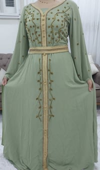 قياس M يلبس لحدد٤٤ ملبوس مره واحده جديد مشتري الاتصال واتساب 078758809...