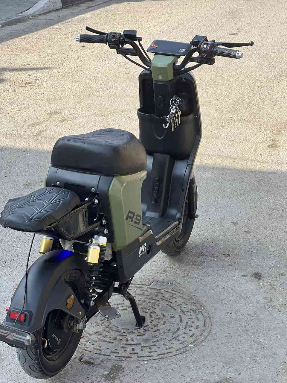 سلام عليكم دراجة شحن للبيع حلوة نضيفة السعر 325وبيها مجال حگ الجية عنوان بصرة الأصمعي مكلف بل النشر رقم راعيها ***********
