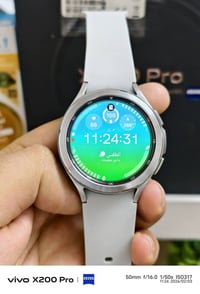 ساعة سامسونك 4 كلاسيك حجم 46 نظيفة جدا مع شاحنه و سير اضافي  مكاني شار...