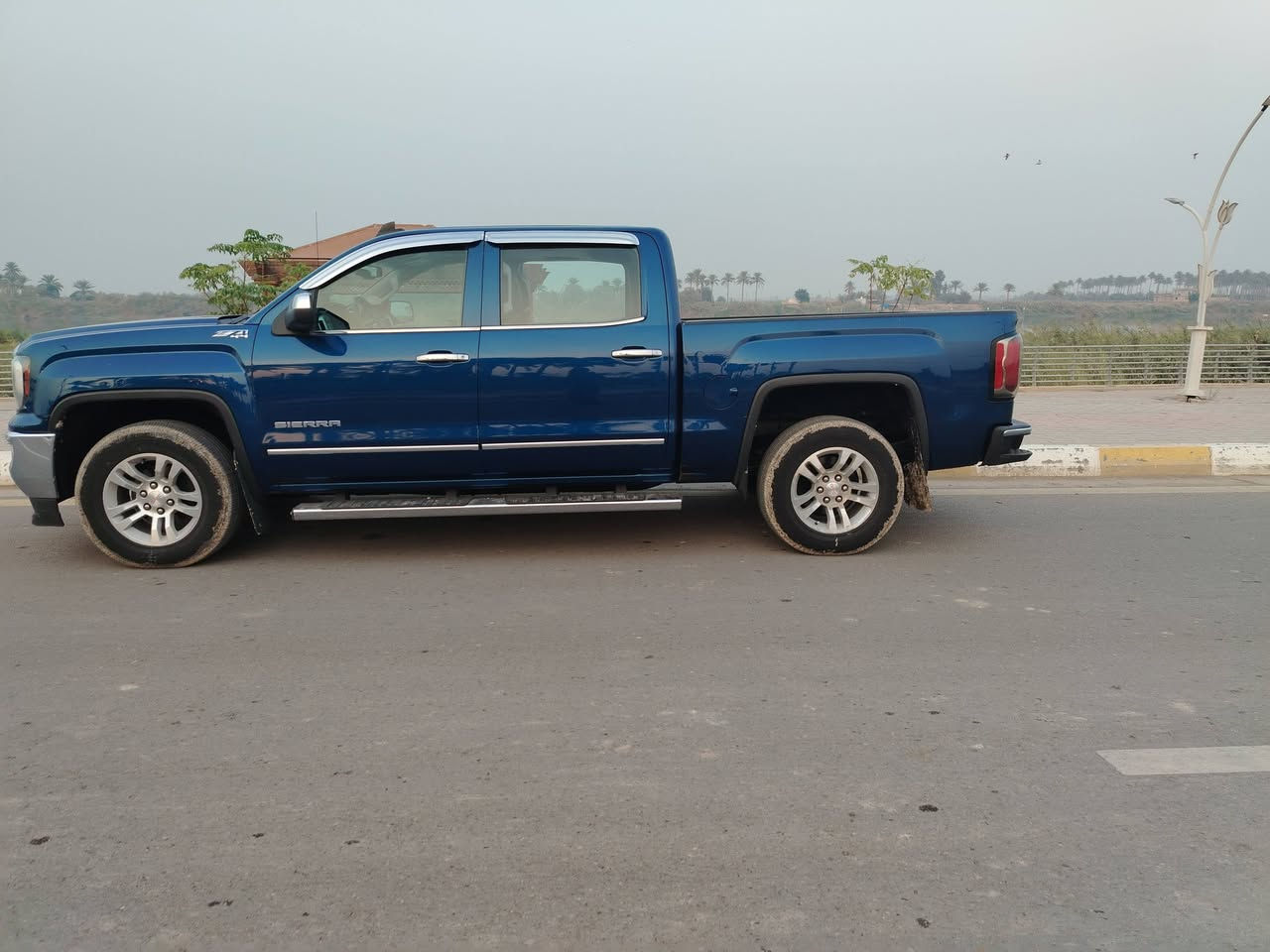 سلام عليكم جمسي اسيره موديل 17باب طويل وبدي قصير فول مواصفات حساسات اماميه وخلفيه  تنته جامه خلفيه سلايت كشن منفصل فورويل رقم سليمانيه مكان عامريه لفلوجه كهربائيّ كله شغاله ***********
