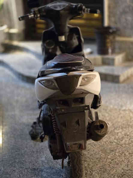 سلام عليكم
دراجة للبيع ماكس مضلع 
الدراجه مفتوحه 
بس نگرة سلف
كفراته تجاري وبيه صفحه مابيه كفر. مكسور
كابريتر جديده ahe
قايش جديد
سلف 55 
جوين مكينه جديد
خرز جدد
كلجاته ميته عوزه كلجات
شغاله ومشي فول شرط تطلع ال80 
سعره 250 كوم حديد سكراب ابيع
***********
الناصرية مركز
