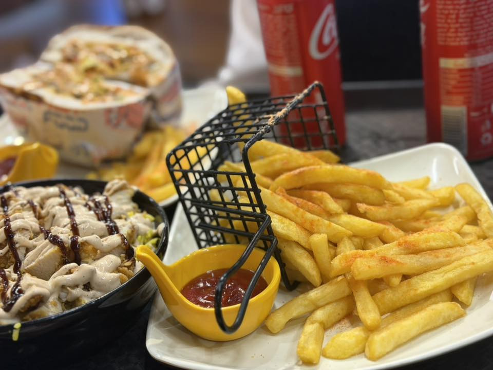 🎈🎉أجواء العيد في مطعم شاره گه م 🎉🎈

العيد غير… ويا شاره گه م 🌙✨
نرحب بكم لقضاء أروع وأجمل لحظات العيد وسط أجواء عائلية دافئة ومليئة بالفرح ❤️

استمتعوا بألذ وأشهى الوجبات المحضّرة بحب وبأعلى جودة
ونخلي عيدكم طعم ثاني لا يُنسى 😍🔥

🍽️ مشاوي • مندي • شاورما • بركر • بيتزا
🎶 أجواء مميزة • خدمة راقية • جلسات مريحة للعوائل

❤️ المكان المثالي حتى تجمع أحبابك وتعيش فرحة العيد بكل تفاصيلها

📍 خانقين – ديالى
📞 ***********
📞 ***********

🚗 توصيل سريع متوفر لجميع المناطق

✨ لا تفوتون الفرصة… زورونا وأنتم وعوائلكم الكرام وخلو عيدكم ويانا أحلى😍🤩
