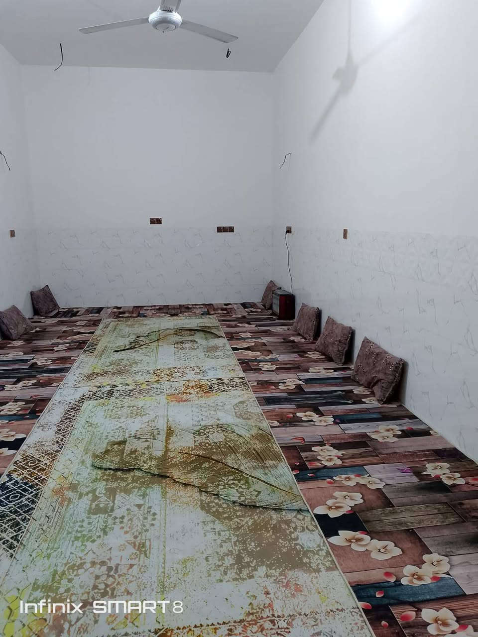 بيت للبيع بالقسط - كربلاء طويريج الرجيبه حي العسكري
المساحة: 168 متر (طابق واحد).
المحتويات: غرفه نوم وحده + صالة + استقبال +مجمع صحيات داخلي وخارجي+ مطبخ 
الموقع: طويريج الرجيبه حي العسكري
السعر: 85

للتفاصيل اكثر تواصلوا وياي
***********
