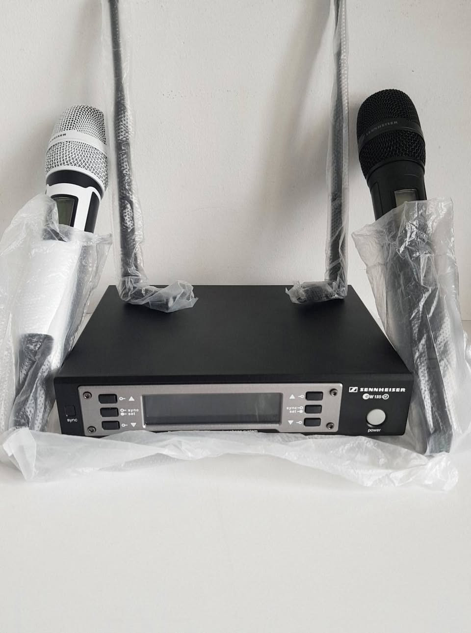 السلام عليكم اخوان مايكات جديد غير مستخدم مايك شور Qlxd4 ١٧٠ الف اعلى فئة شور                                              مايك الثاني سنهايزر معروف طبعا ١٤٠ الف حديد وثقيل


**إذا كنت صاحب هذا الإعلان وتريد حذفه لأي سبب، رجاءا أرسل رسالة إلى الدعم الفني**