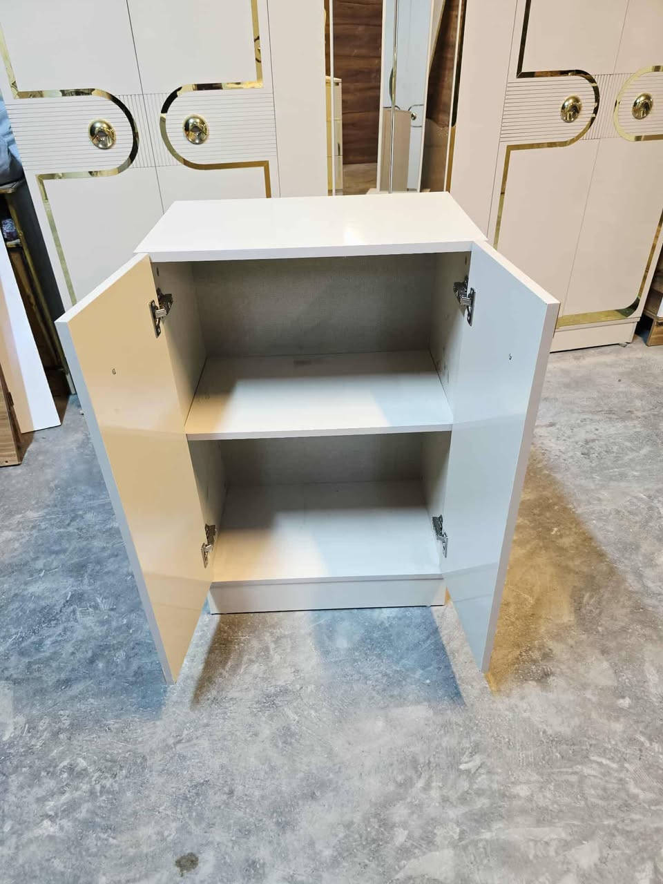 غرفة نوم اصدار 26 مستعملة تركيه 
 نضافة 95٪💯
عدد القطع / 9
نضام / ابواب💢
شازلونه/ مخزن 
سرير مخزن 
سكك هايدروليك 
قماش وتر بروف
سعرها / ٩٠٠ 💸
شد ونقل داخل بغداد مجاني🚛
يوجود توصيل محافضات 🚛


**إذا كنت صاحب هذا الإعلان وتريد حذفه لأي سبب، رجاءا أرسل رسالة إلى الدعم الفني**