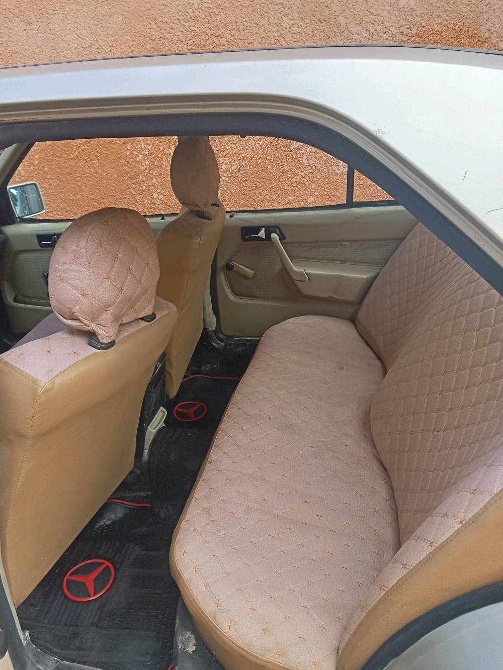 مارسيدس موديل 91 4سلندر كير مكينه بلاد سنويه لل28 بسمي وتبريدهه شغال سلايت عاطل سعرهه 58وبيهه مجال صدر امامي خلفي %80 مصبوغة حزام مكان الشعب سبع قصور 