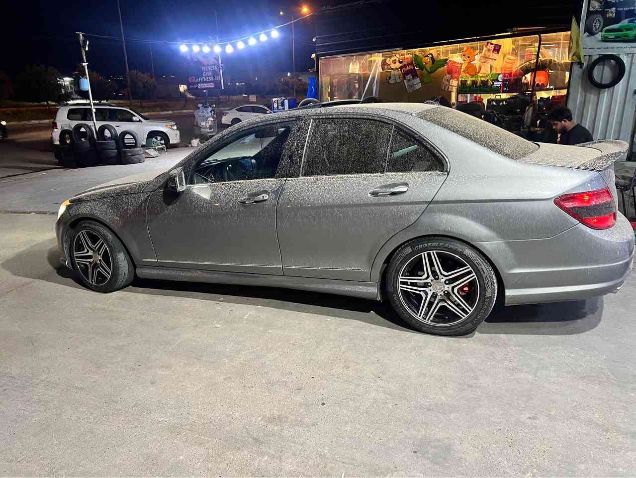 مارسيدس c300 فول مواصفات كشن كهرباء كلشي بي يتحرك كهرباء مري كهرباء تبريد قطعتين فتحه سقف السياره فول هوايه بيها مواصفات كت amg السياره مصبوغه حزام هزه سنويه جديد تحويل ثاني يوم اريد مراوس حتى لو اعله انطي فرق رقم تلفون *********** واتس اب مكاني  اربيل أربيل, العراق
