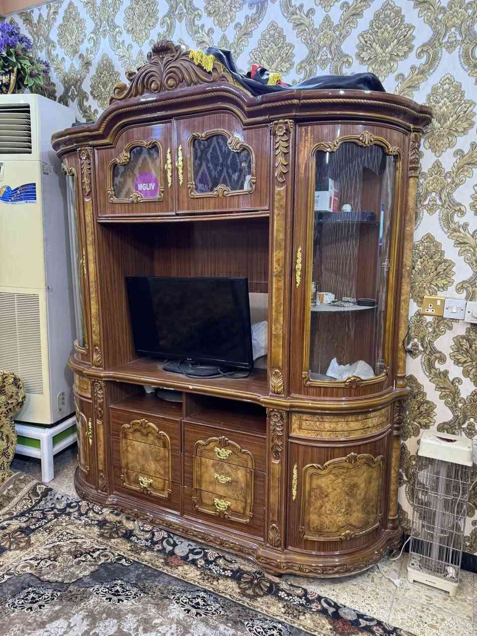 للبيع بوفيه تركي نظيفه اخت الجديده سعرها 250 وبيها مجال للتواصل خاص او واتساب ***********
